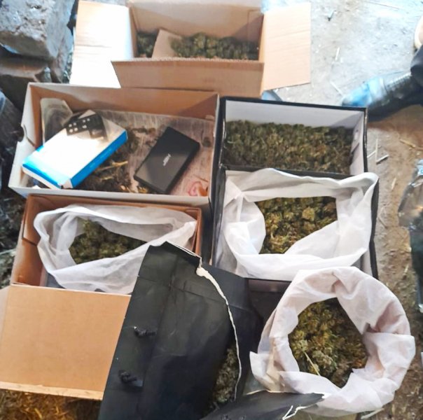 В Арзгирском округе полицейские изъяли у местного жителя более килограмма марихуаны